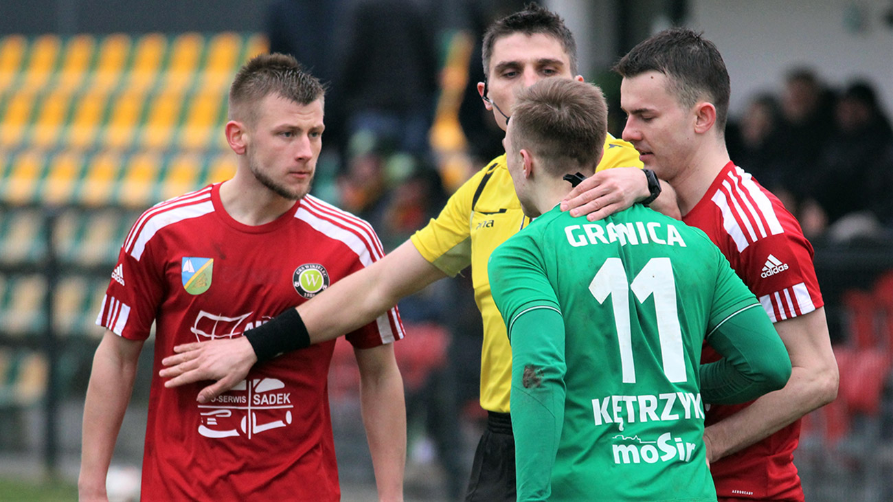 Galeria z meczu GKS Wikielec - Granica Kętrzyn 2:1 (1:0)